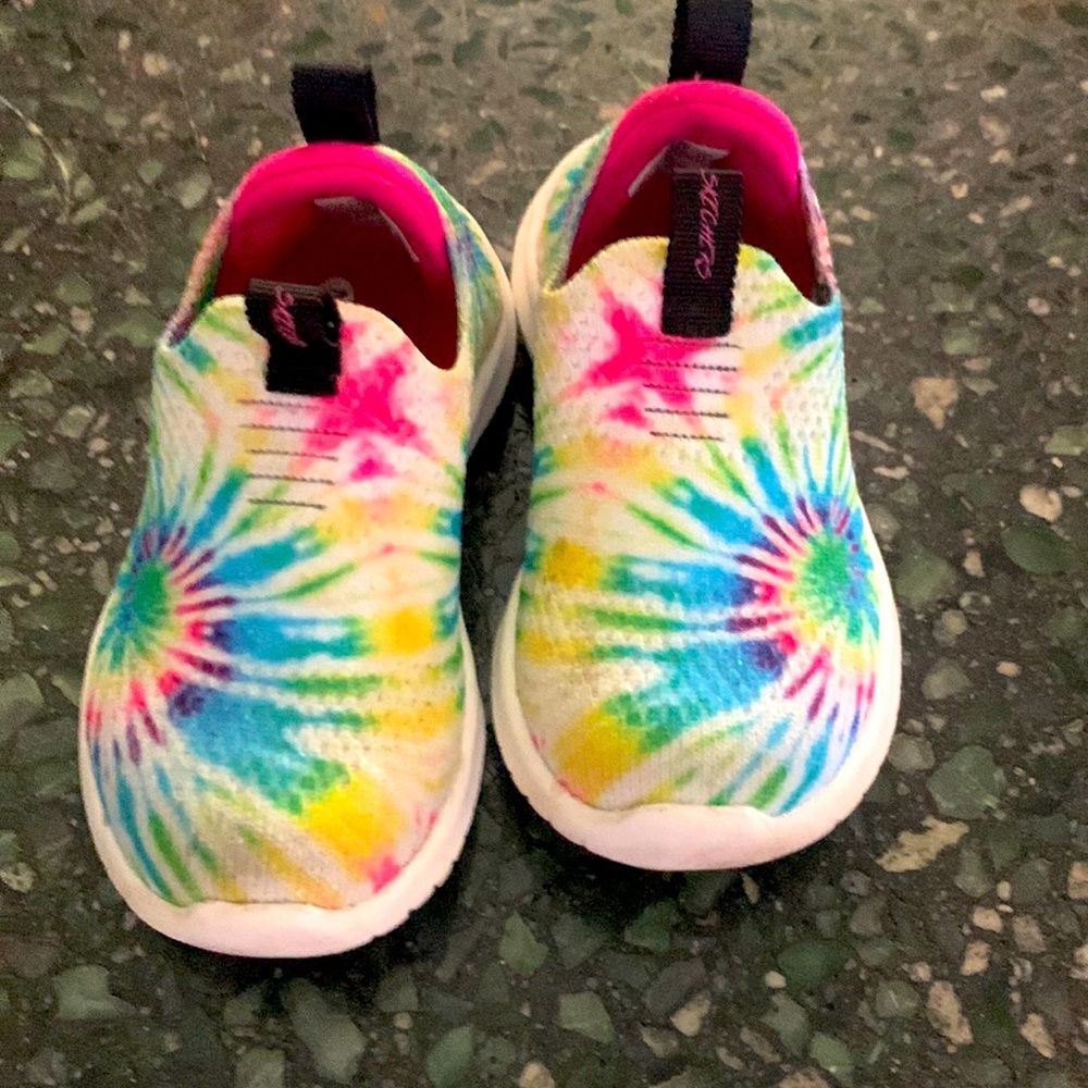 Skechers little girl tie dye slip on sneakers